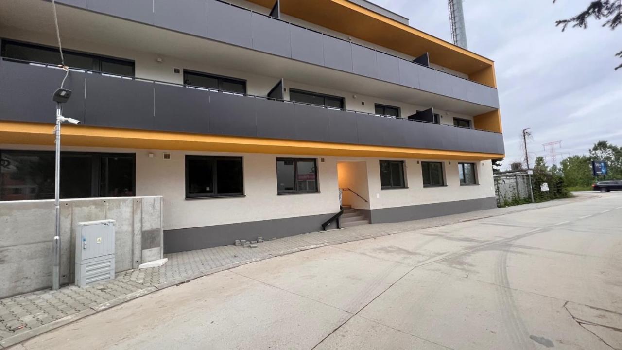 Air-Conditioned 2 Room Apartment, With Terrace, Rovinka 203 エクステリア 写真