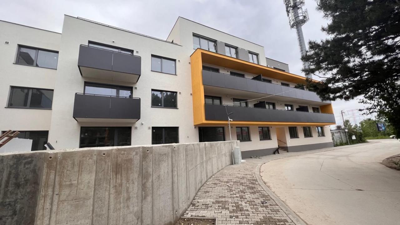 Air-Conditioned 2 Room Apartment, With Terrace, Rovinka 203 エクステリア 写真