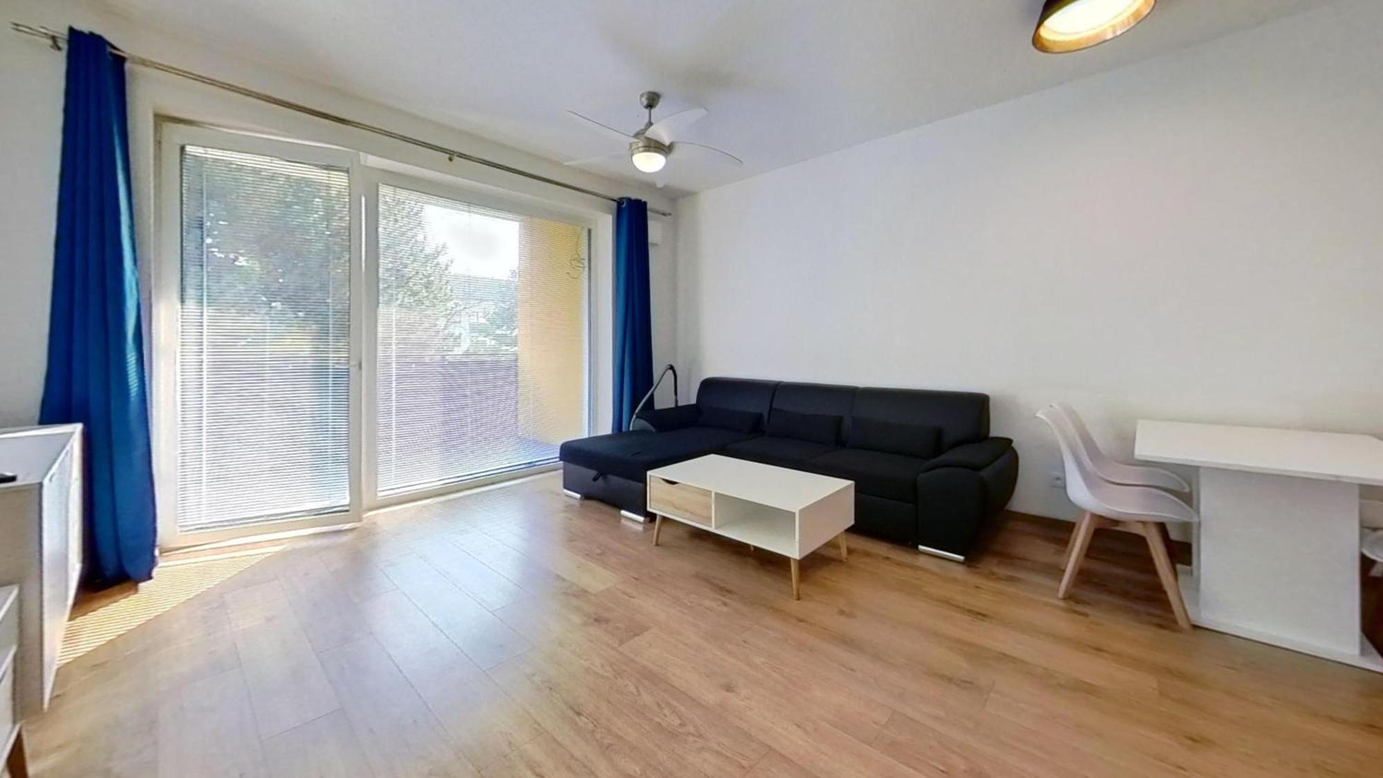 Air-Conditioned 2 Room Apartment, With Terrace, Rovinka 203 エクステリア 写真